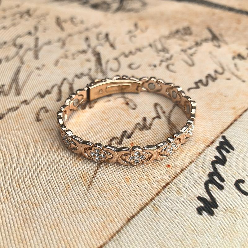 MONIQUEâ„¢ - Elegant Magnetic Copper Bangle