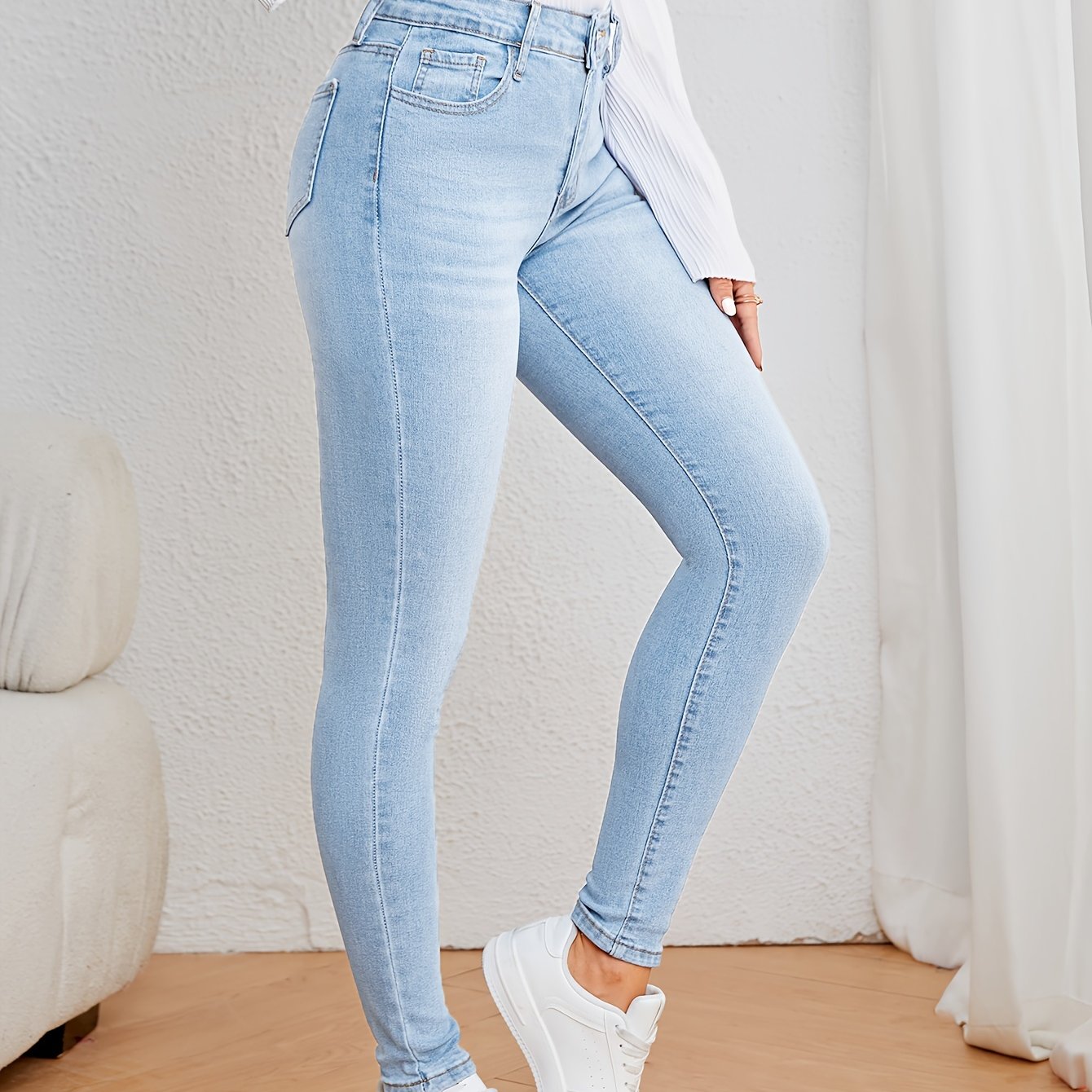 Sienna Frost
